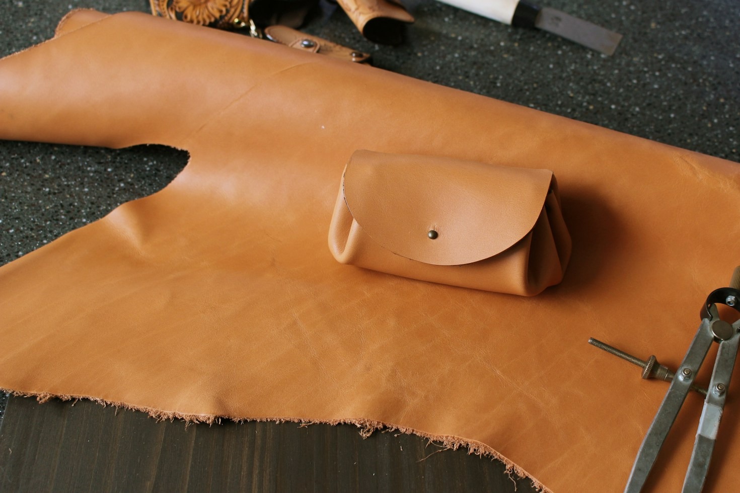 Why Leather Portraits Make Unforgettable Anniversary Gifts